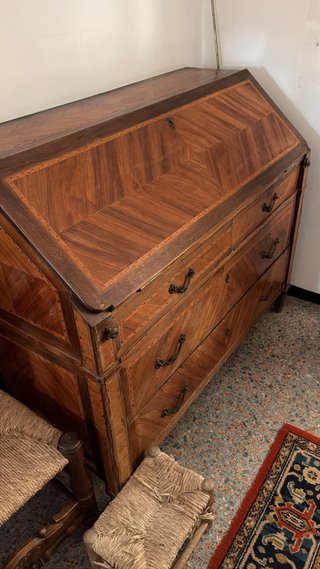 Escritorio antiguo de madera