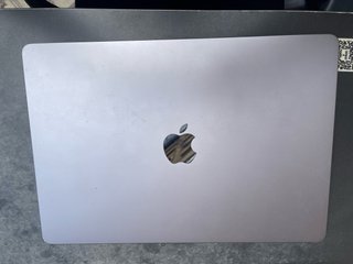 MacBook Air M2 15” 8GB 512GB