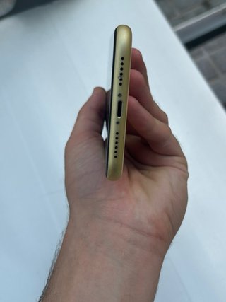 iPhone 11 Amarillo 64GB