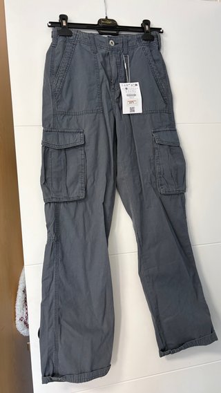 Pantalón Cargo Gris