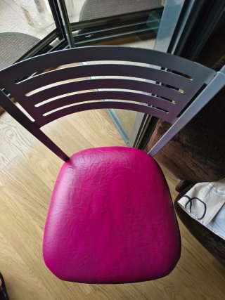 Sillas de comedor/cocina grises y morado