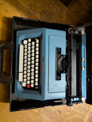 Máquina de escribir Olivetti Studio 46