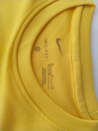 Camiseta de deporte Nike amarilla