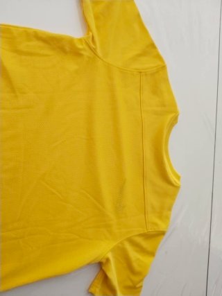 Camiseta de deporte Nike amarilla