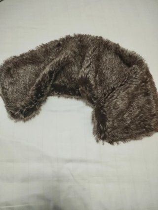 Cuello sintético marrón y beige