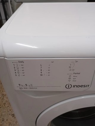 Lavadora Indesit 7/5 kg