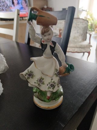 Figura Antigua de Porcelana
