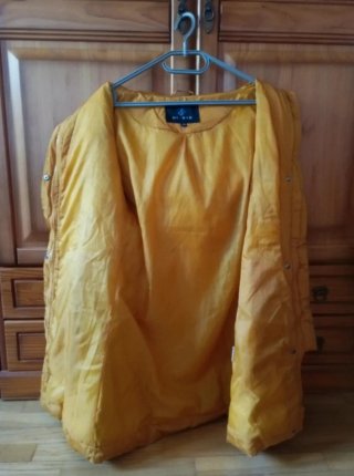 Abrigo Acolchado Amarillo con Capucha