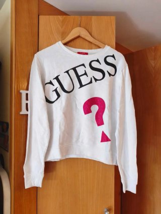 Sudadera Guess blanca con signo de interrogación