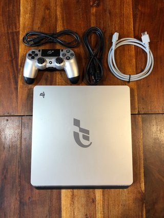 PS4 Slim gran turismo 1 TB + cavi + controller