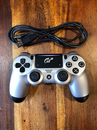PS4 Slim gran turismo 1 TB + cavi + controller