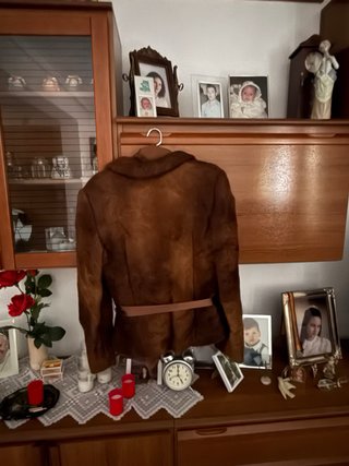 Traje Chaqueta Presen Rodríguez Marrón y blusa.