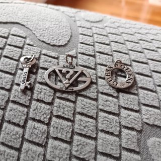 Lote Colgantes Guess