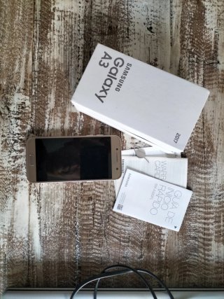 Samsung Galaxy A3 Dorado