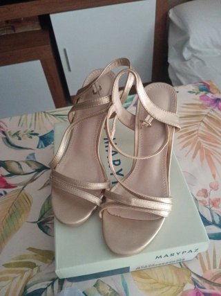 Sandalias doradas tacón Marypaz Talla 37