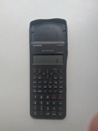 Calculadora Científica Casio FX-82MS