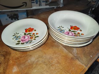6 Platos de Porcelana con Flores. No microondas.