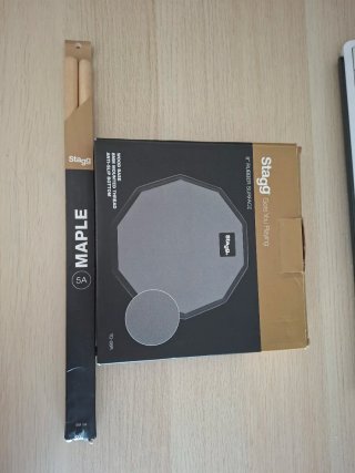 Almohadilla Práctica Stagg 8 + Baquetas Maple 5A