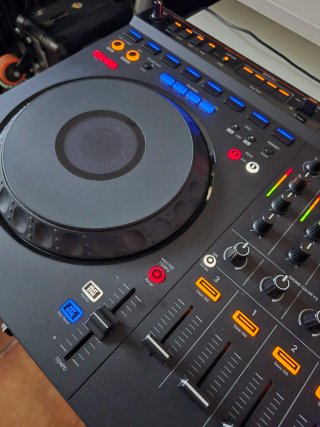 Controladora DJ AlphaTheta DDJ-GRV6