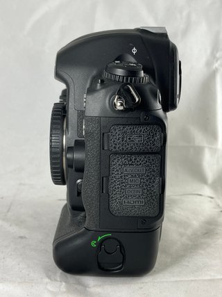 Cámara Nikon D3S con accesorios