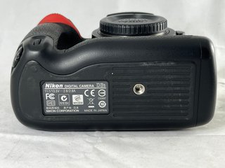 Cámara Nikon D3S con accesorios