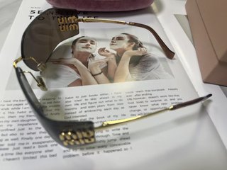 Gafas de sol Miu Miu con estuche