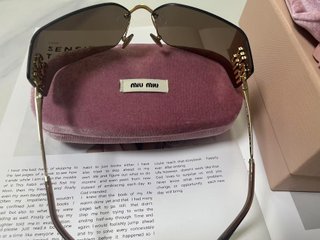 Gafas de sol Miu Miu con estuche