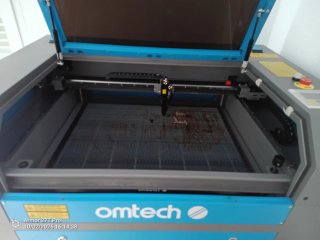 Cortadora Láser CO2 60W Omtech