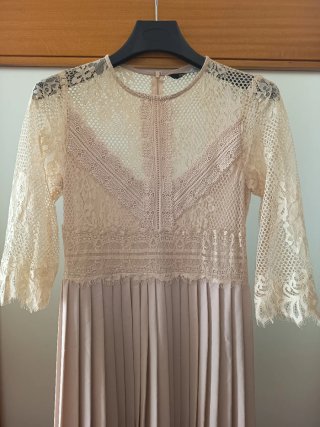 Vestido Zara Bege com Renda