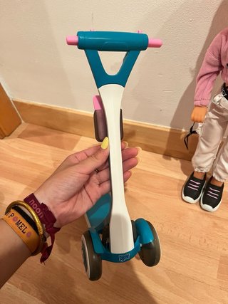 Muñeca Nancy con Patinete