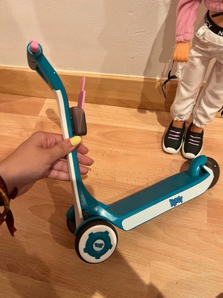 Muñeca Nancy con Patinete