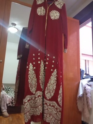 Traje Marroquí Bordado Rojo y Dorado
