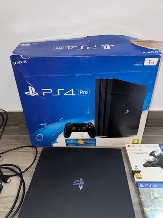PS4 Pro 1TB + 2 mandos + 6 juegos. Perfecto estado