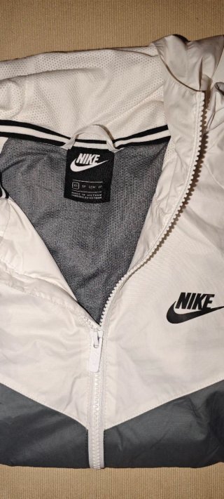 Chaqueta Nike original Blanca y Gris (Talla  XS)
