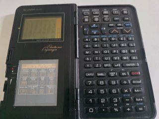 Organizador Electrónico Sharp IQ-7000 Vintage