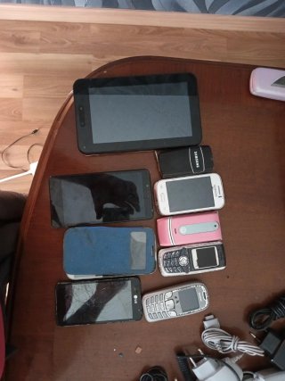 Lote de 8 teléfonos móviles y tablets