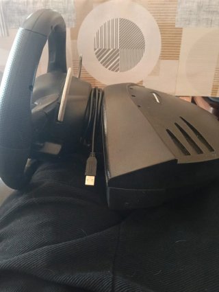 Volante Thrustmaster Ferrari con soporte
