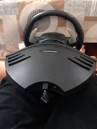 Volante Thrustmaster Ferrari con soporte