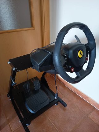 Volante Thrustmaster Ferrari con soporte