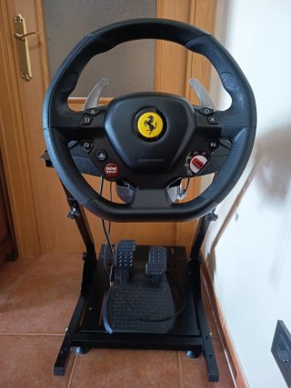 Volante Thrustmaster Ferrari con soporte