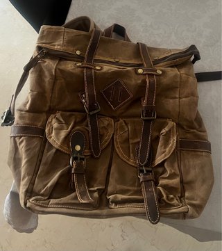 Mochila de lona con múltiples bolsillos