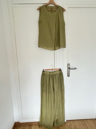 Conjunto top y pantalón verde oliva- NUEVO