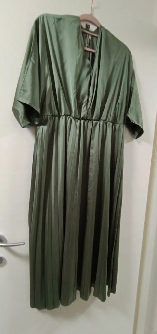 Vestito Shein Curve verde oliva taglia 4XL