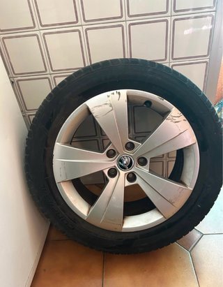 Llanta Skoda con neumático