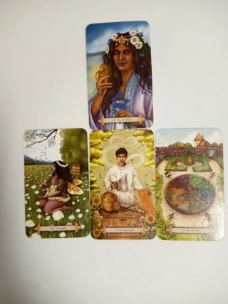 Bee Tarot - Kristoffer Hughes