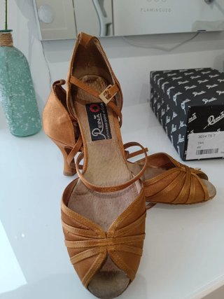 Zapatos de baile Reina dorados talla 40