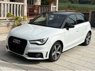 Audi A1  s line