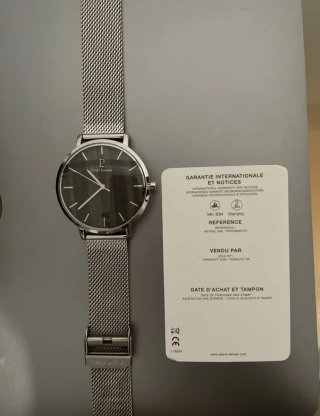 Reloj de Acero Plateado Elegante