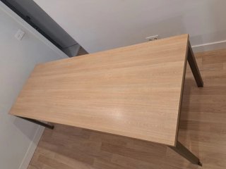 Mesa de Comedor de Madera y Metal