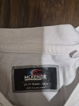 Camiseta McKenzie Blanca i pantalon negro
